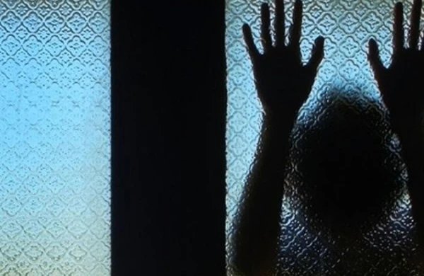 Şagirdi 17 nəfər tualetdə dəfələrlə zorladı - Azərbaycanda məktəbdə iyrənc hadisə