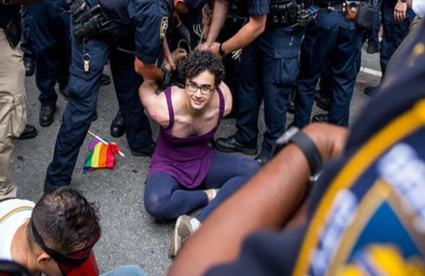 Bakıda geylərin kütləvi həbsi  başladı: Görüş yerinə çağırıb qandallayırlar