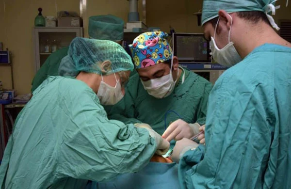 “Dedi ki, ona “iPhone” almasaq böyrəyini satmaz” - Əməliyyatın pərdəarxası...