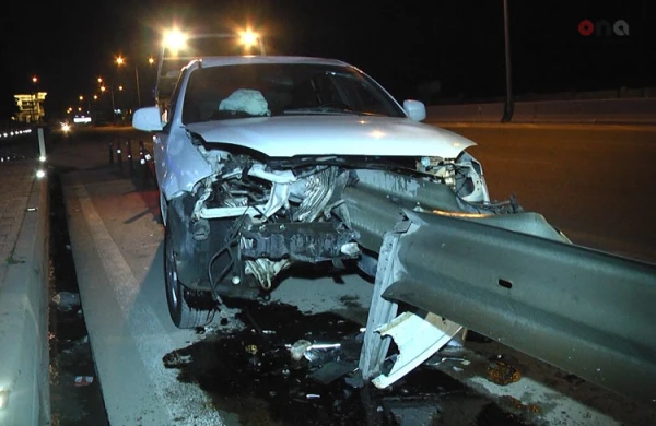 Bakıda dəhşətli qəza:Maşın iki yerə bölündü