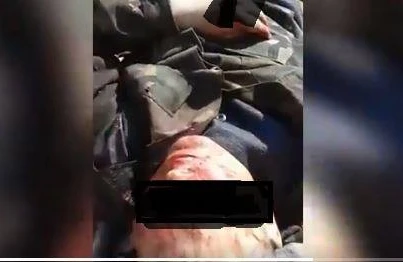 İŞİD rus hərbçiləri öldürüb maşının arxasında aparır -Dəhşətli görüntü yayıldı