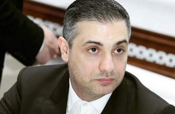 Rüfət Axundova efir qadağası qoyuldu - Efirdə söyüşlə mahnı ifa etdiyi üçün