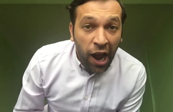 Azərbaycanlı bloggerdən biabırçı  PAYLAŞIM :"Şalvarımı  çıxarmayacam,...öp"