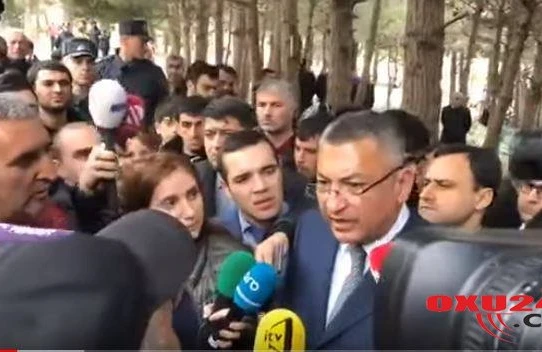 "Sən bu binada yaşaya bilərsənmi?"-Yanan binanın sakinindən "Qaçqınkom"un sədrinə sual