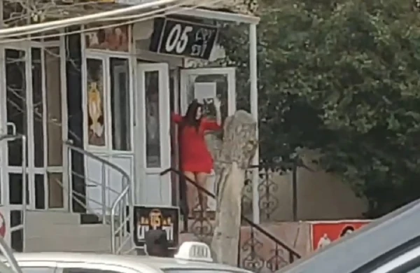 Bakıda çay evindən qızı çıxardıb hər kəsin gözü qarşısında...