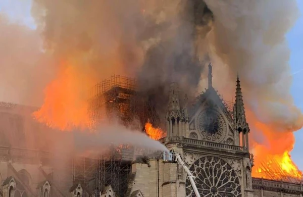 İki əsrə tikilib bir gecəyə külə dönən  Notr-Dam kilsəsi haqda bilmədiklərimiz: Erməni "soyqırımı"qeyd  etməyə  hazırlaşırmış