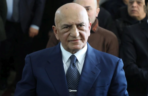 Əli İnsanova zəng çatmır...