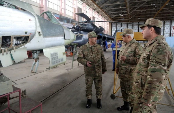 Azərbaycan yeni MiQ-29 qırıcı təyyarələri göstərdi -Generallar döyüşə nəzarət edir