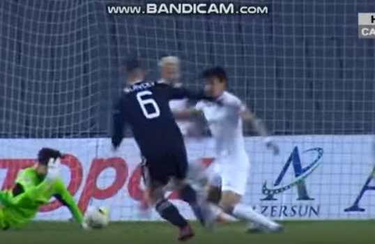 Azərbaycanlı futbolçunun meydanda burnu sındı