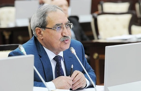 Azərbaycanlı deputat adam bıçaqlayıb