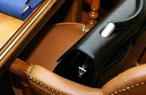 51 icra məmuru vəzifəsindən azad olunub