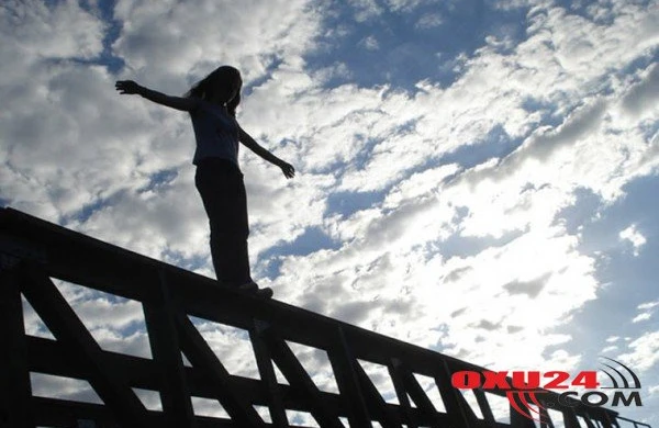 AZƏRBAYCANDA 15 YAŞLI QIZ ÖZÜNÜ KÖRPÜDƏN ATDI