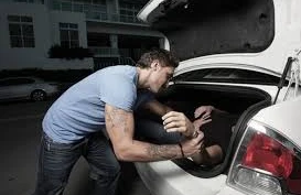 Bakıda gənc oğlan azyaşlını oğurladı, anasından 20 min istədi