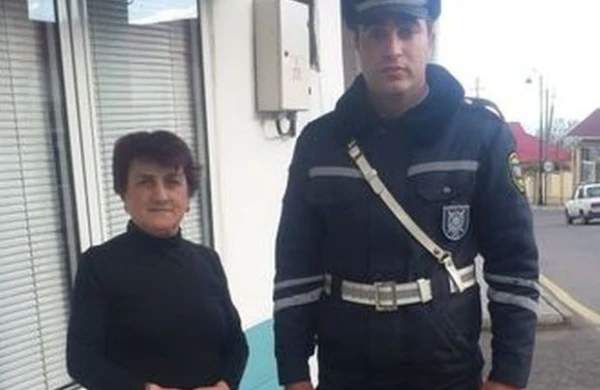 Qadın bankdan kredit götürdüyü pulu itirdi, polis qaytardı