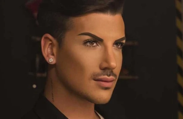 Cinsiyyət orqanını canlı yayımda göstərən DJ həbs edilə bilər — Türkiyədə biabırçılıq