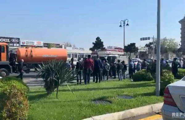 Bakıda dəhşətli qəza!Yük maşını aşdı,yol bağlandı