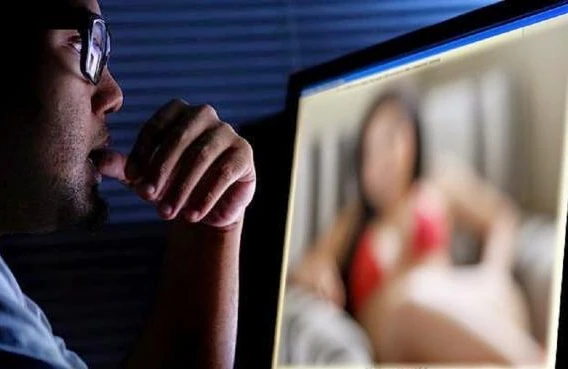 “Facebook”da tanış olduğu qızdan borc aldı, intim fotoları ilə şantaj etdi - TƏFƏRRÜAT