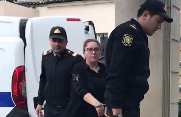 Narkotikə görə həbs olunan qadın jurnalistin videosu yayıldı