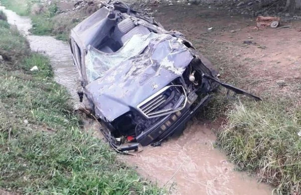 Maşın kanala düşdü - Bələdiyyə sədri öldü