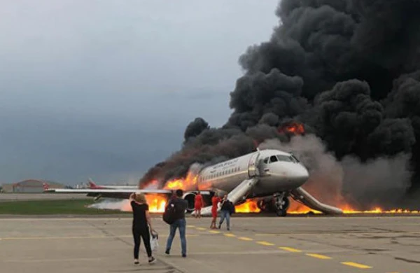 Moskvada yanan təyyarənin içərisindən çəkilmiş qorxulu görüntülər