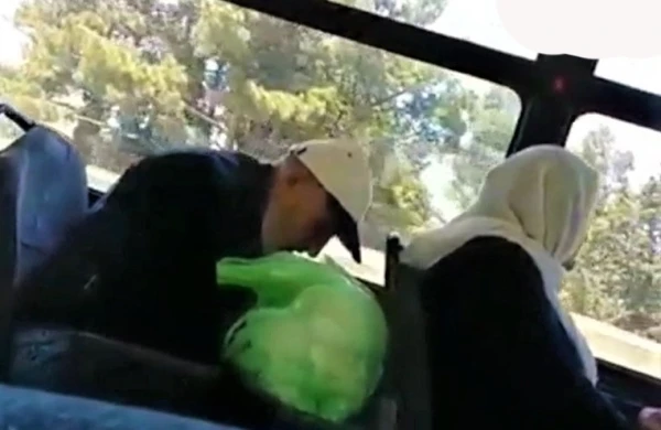 Bakıda  avtobusda namaz qıldı