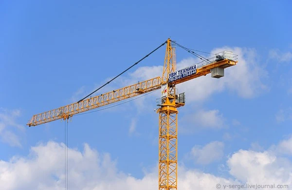 Kran fəhlənin başına düşdü - Azərbaycanda dəhşət