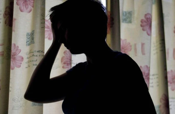 "Ərim gecə 4-də məni lüt soyundurub küçəyə atdı" -Azərbaycanda biabırçılıq