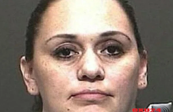 Həyətdəki oyuncaq qutusunu açan uşaq dəhşətə gəldi - FOTO