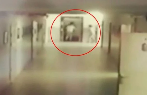 Orta məktəbdə DƏHŞƏT - 15 yaşlı şagird...