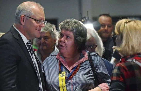 Baş nazirin başına yumurta vurdular