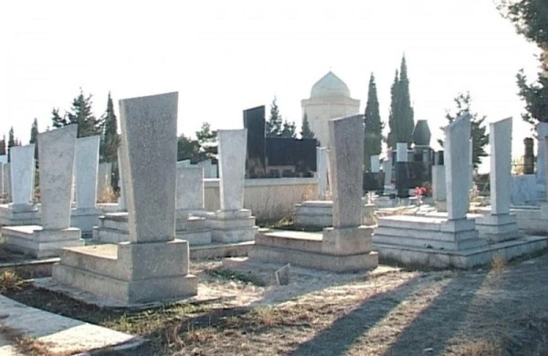 Niyə dəfndən sonra məzarın üzərinə su tökürlər?