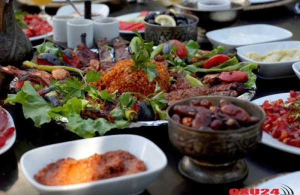 İftar süfərsində kimlər əyləşə bilər? - Ramazan haqqında bilmədikləriniz