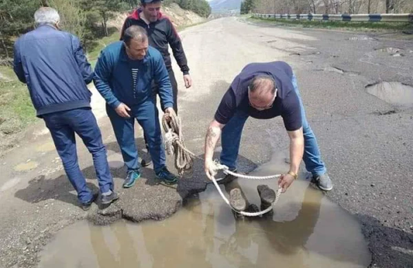 Erməni çuxura düşüb öldü