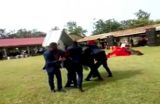 Ailəsi tabutdan çıxan meyiti görüb, şok oldular