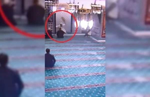 Məsciddə namaz sırasında görün nə oldu?