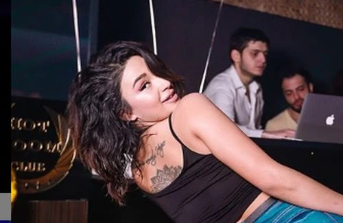 Azərbaycanda əxlaqsızlıq təbliğatı aparan gənci kim himayə edir?: İntim görüntülər