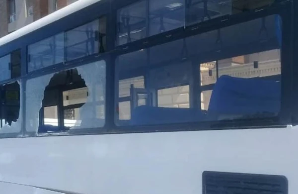 Bakıda dəhşətli qəza:avtobus kranla toqquşdu