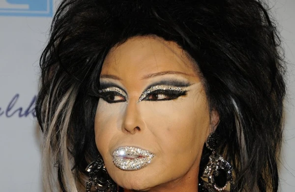 Hakimə söyüş söydüyü üçün həbs olundu