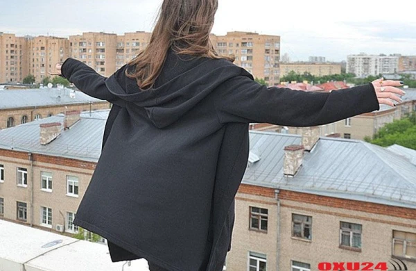 Bakıda qadın canlı yayım açıb binadan özünü atmaq istədi