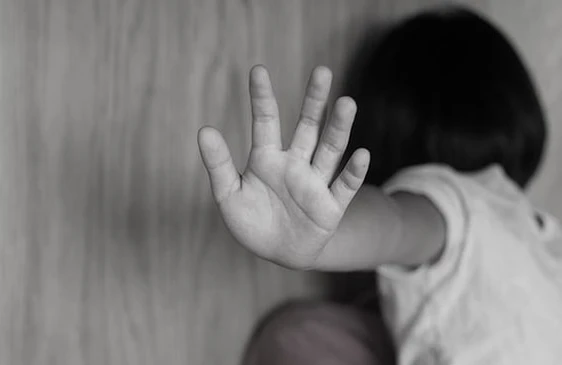 Gəncə sakinindən əxlaqsızlıq: Ata  11 yaşlı ögey qızını zorlayıb