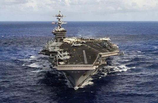 İran raketləri Fars körfəzindəki Amerika gəmilərini hədəfə alıb