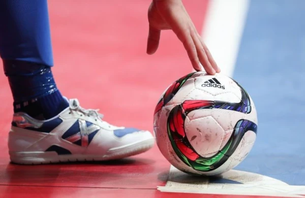 Bakıda futbolçular hakimə hücum çəkdi