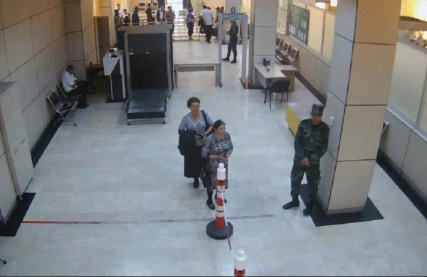 Azərbaycanda vətəndaşı incidən  rəis işdən qovuldu - Gömrükdən şikayətçiyə təşəkkür