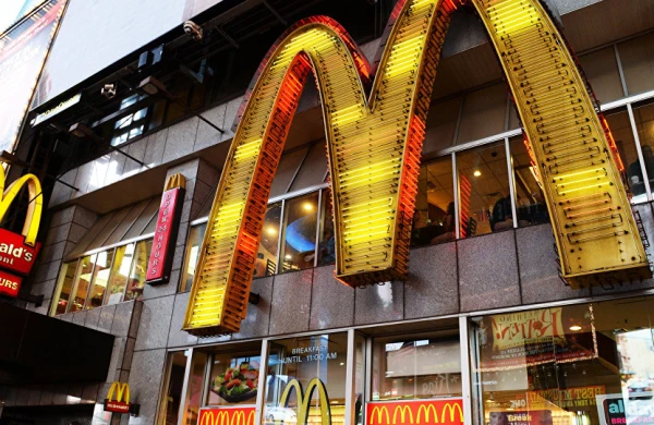 “Makdonals”da qalmaqal: İşçilərə taciz edib, cinsi orqanını göstərib…