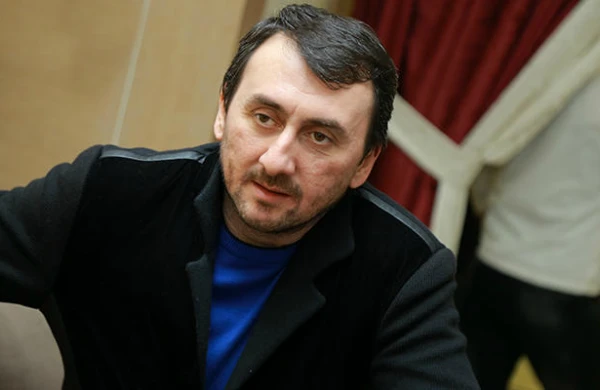 "Pozğun müğənnilərin bahalı maşını, evi var" - Aqşin