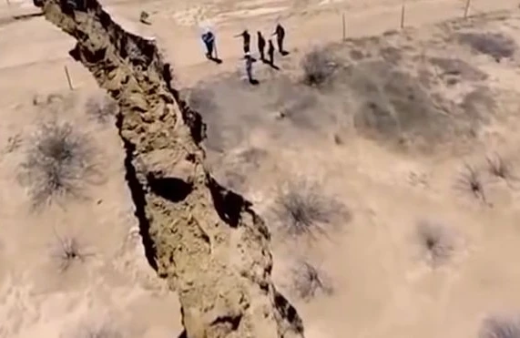 Yer qəfil yarıldı - Yeni okean yaranır?