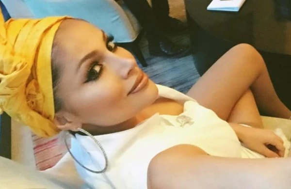 Nigar Camal alt paltarsız küçəyə çıxdı - hər kəs bu FOTOdan danışır