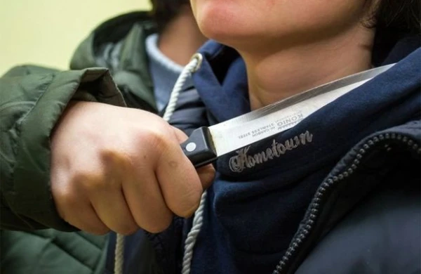 Bakıda dəhşətli qətl: yatan kişinin boyun damarlarını kəsdilər