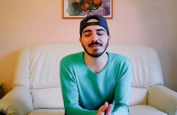 "Kişi sevgilimlə olan fotomu  anama göstərdim" - Azərbaycanlı  geydən şok paylaşım