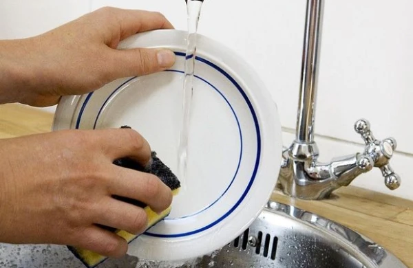 Bakıda kafedə kişini boğub öldürdülər - Qabları yumadığına görə